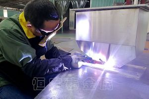 不銹鋼鈑金焊接加工廠家，【恒宇泰金屬】每個(gè)產(chǎn)品都經(jīng)過自檢互檢才出廠