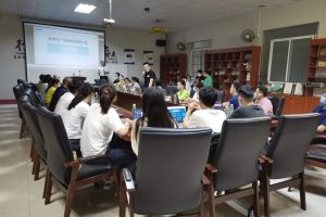 不銹鋼鈑金外殼加工廠家，客戶過來交流學(xué)習(xí)【恒宇泰金屬】