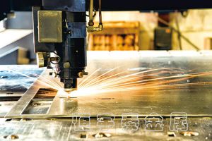 如何確保金屬激光切割機(jī)的切割精度達(dá)到最佳狀態(tài)