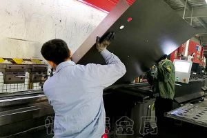 在鈑金件折彎加工過程中有幾個關鍵問題需要特別關注