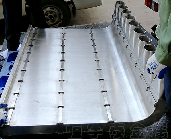 304不銹鋼板進行折彎加工的特點有哪些