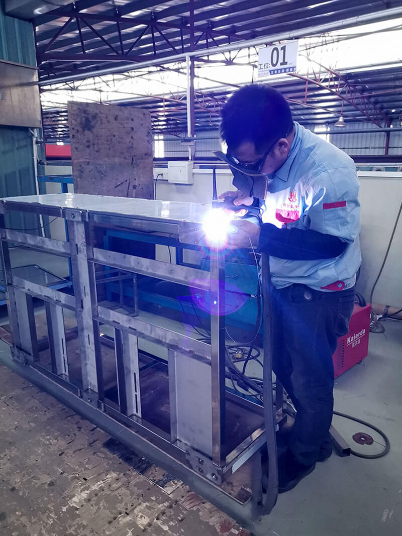 在焊接加工過程中 需要采取哪些危險的預防措施